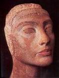 Nedokončená busta královny Nefertiti
